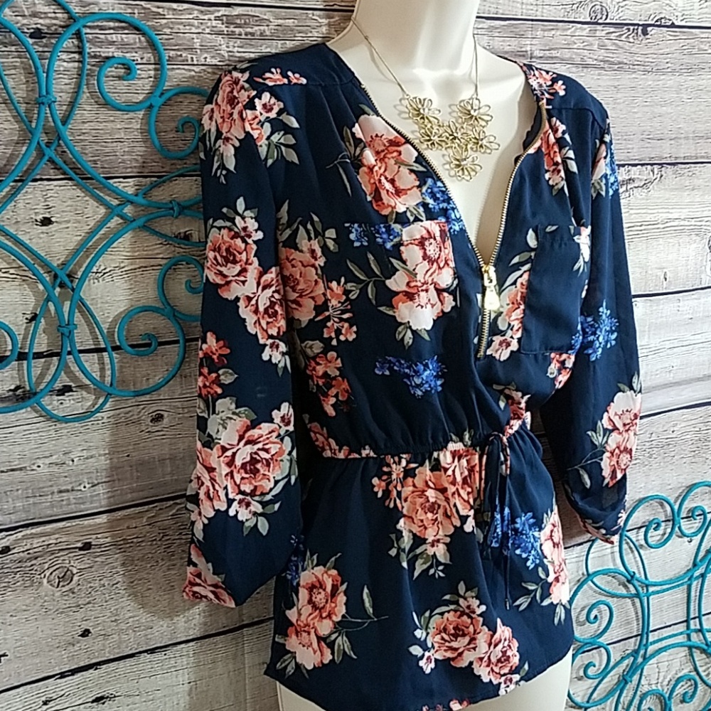 (SOLD ON MERC) Floral tie blouse - Picture 3 of 6